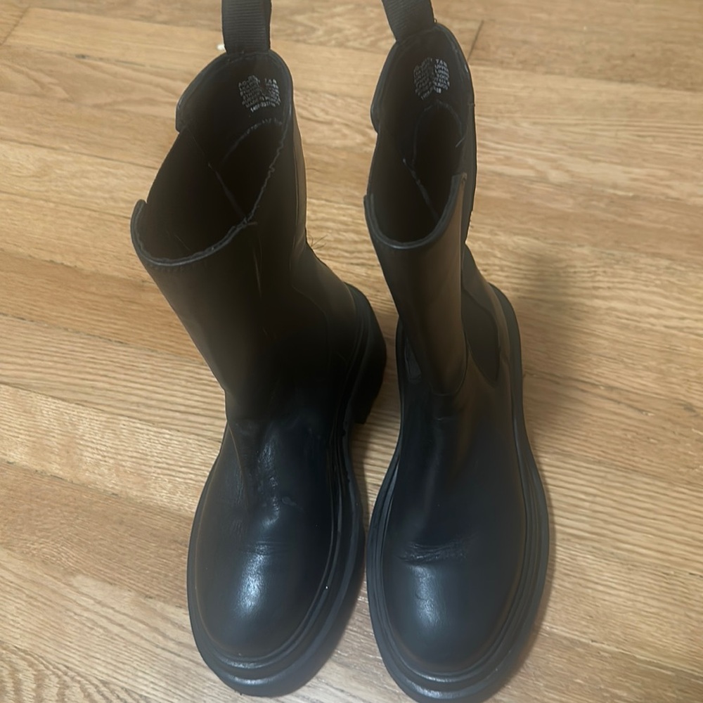 Aqua booties